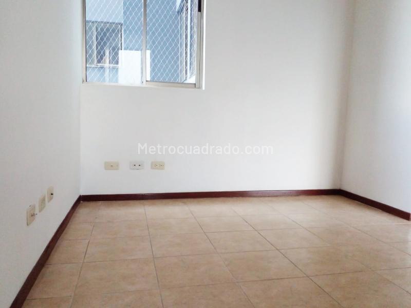 Apartamento de 3 Alcobas en El Poblado (Los Balsos) con Balcón - 4