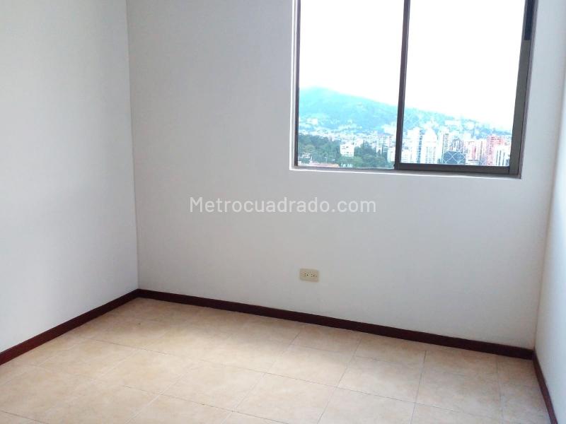 Apartamento de 3 Alcobas en El Poblado (Los Balsos) con Balcón - 7