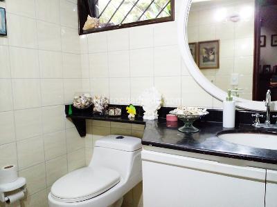 Casa de 4 alcobas en arriendo en El Poblado, Medellín, 500 m² · foto 14 de 17