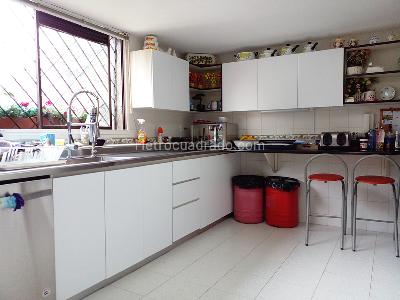 Casa de 4 alcobas en arriendo en El Poblado, Medellín, 500 m² · foto 6 de 17