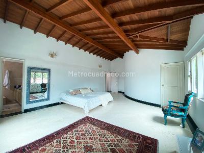 Casa de 5 alcobas en venta en El Poblado, Medellín, 385 m² · foto 9 de 18