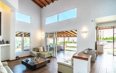 Casa de 4 alcobas en venta en El Poblado, Medellín, 350 m² · foto 3 de 17