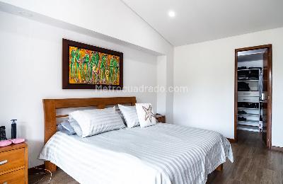 Casa de 4 alcobas en venta en El Poblado, Medellín, 350 m² · foto 9 de 17