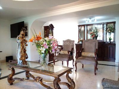 Apartamento de 4 alcobas en venta en El Poblado, Medellín, 252 m² · foto 3 de 17