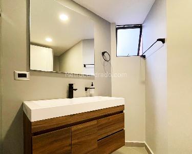 Apartamento de 3 alcobas en arriendo en El Poblado, Medellín, 157 m² · foto 10 de 11