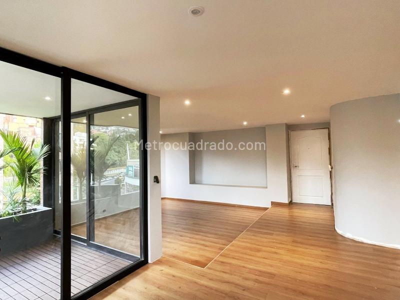 Modern 3BR Apartment with Terrace in Las Lomas - 2