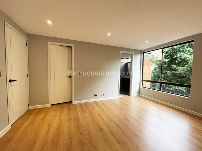 Modern 3BR Apartment with Terrace in Las Lomas - 4