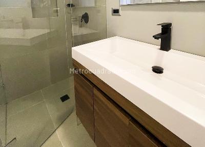 Apartamento de 3 alcobas en arriendo en El Poblado, Medellín, 157 m² · foto 9 de 11