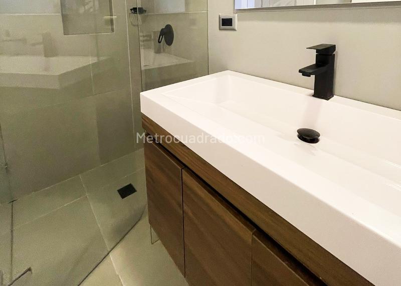 Modern 3BR Apartment with Terrace in Las Lomas - 9