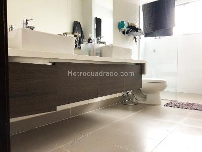 Apartamento de 3 alcobas en venta en El Poblado, Medellín, 235 m² · foto 11 de 14
