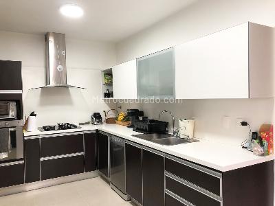 Apartamento de 3 alcobas en venta en El Poblado, Medellín, 235 m² · foto 3 de 14