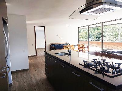 Apartamento de 2 alcobas en venta en El Poblado, Medellín, 100 m² · foto 3 de 16