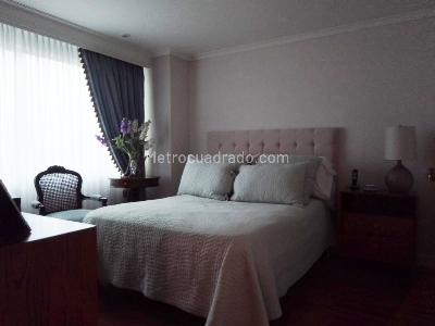 Apartamento de 3 alcobas en venta en El Poblado, Medellín, 240 m² · foto 11 de 15