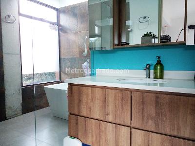 Casa de 3 alcobas en venta en Envigado, Envigado, 233 m² · foto 16 de 19