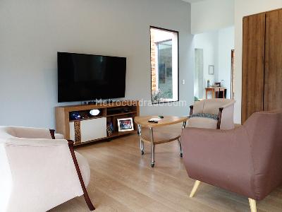 Casa de 3 alcobas en venta en Envigado, Envigado, 233 m² · foto 2 de 19