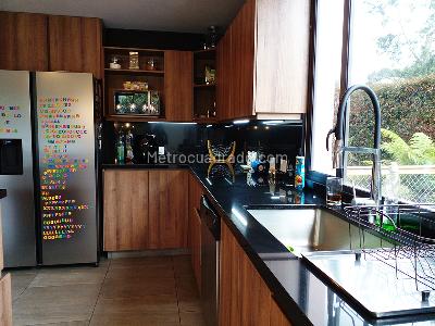 Casa de 3 alcobas en venta en Envigado, Envigado, 233 m² · foto 7 de 19