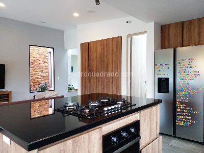 Casa de 3 alcobas en venta en Envigado, Envigado, 233 m² · foto 8 de 19