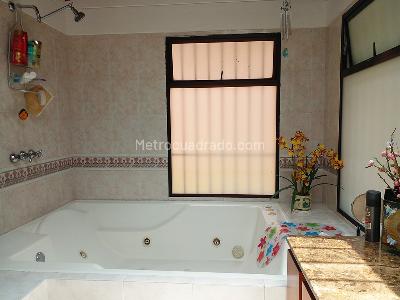 Casa de 3 alcobas en venta en El Poblado, Medellín, 340 m² · foto 16 de 18