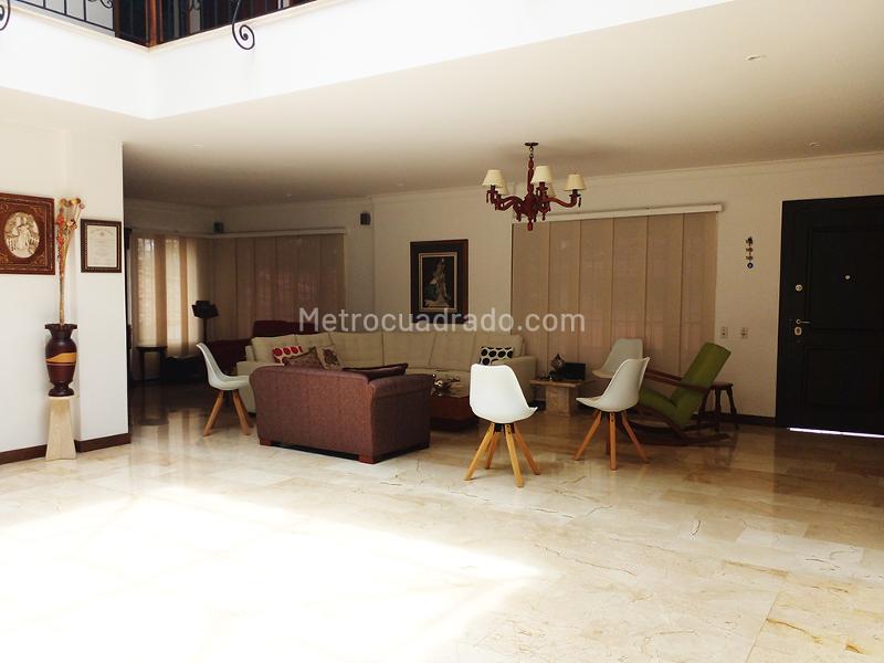 Casa en arriendo de 3 Alcobas en El Tesoro, unidad cerrada - 5