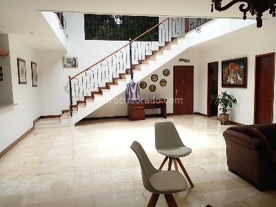 Casa de 3 alcobas en venta en El Poblado, Medellín, 340 m² · foto 2 de 18