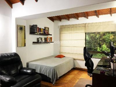 Casa de 4 alcobas en venta en El Poblado, Medellín, 212 m² · foto 10 de 16
