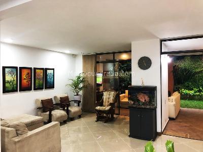 Casa de 4 alcobas en venta en El Poblado, Medellín, 212 m² · foto 2 de 16