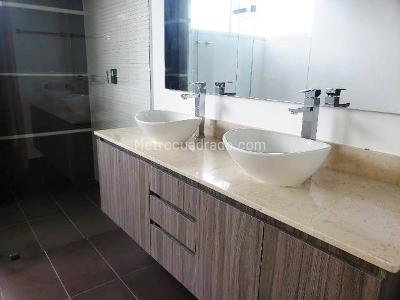 Apartamento de 3 alcobas en venta en El Poblado, Medellín, 240 m² · foto 17 de 18