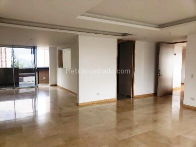 Apartamento de 3 alcobas en venta en El Poblado, Medellín, 240 m² · foto 2 de 18