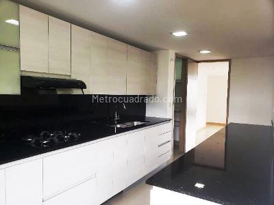 Apartamento de 3 alcobas en venta en El Poblado, Medellín, 240 m² · foto 4 de 18