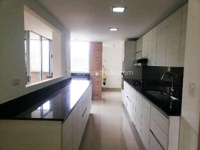 Apartamento de 3 alcobas en venta en El Poblado, Medellín, 240 m² · foto 5 de 18