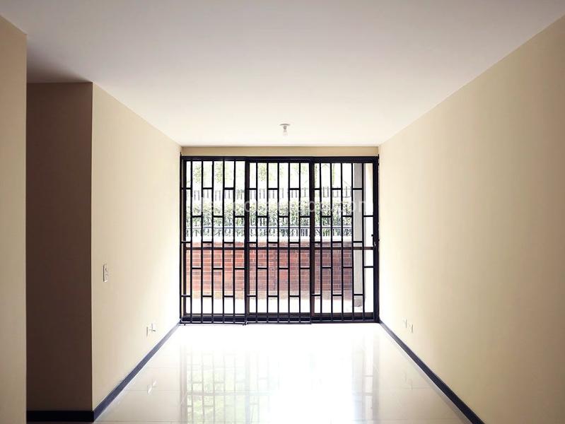 3BR Apartment with Service Area and Balcony in El Poblado