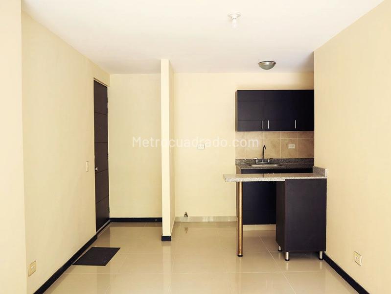 Apartamento de 3 Alcobas con Zona de Servicio y Balcón en El Poblado - 3