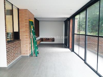 Apartamento de 3 alcobas en venta en El Castillo, Medellín, 270 m² · foto 2 de 17