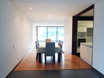 Apartamento de 3 alcobas en venta en El Castillo, Medellín, 270 m² · foto 3 de 17