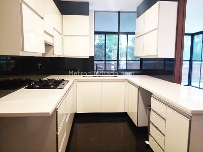 Apartamento de 3 alcobas en venta en El Castillo, Medellín, 270 m² · foto 5 de 17