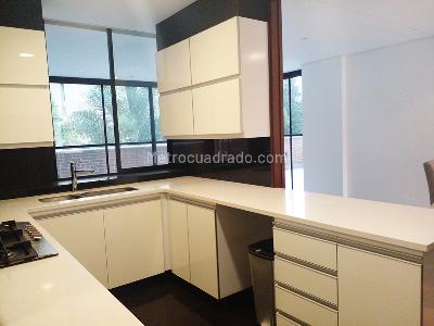 Apartamento de 3 alcobas en venta en El Castillo, Medellín, 270 m² · foto 6 de 17