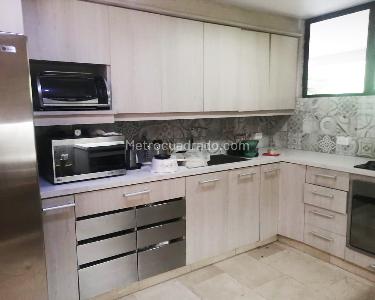 Casa de 5 alcobas en venta en El Poblado, Medellín, 270 m² · foto 5 de 14