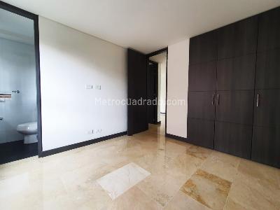 Apartamento de 3 alcobas en venta en Las Lomas, Medellín, 138 m² · foto 10 de 16