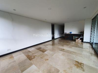 Apartamento de 3 alcobas en venta en Las Lomas, Medellín, 138 m² · foto 3 de 16