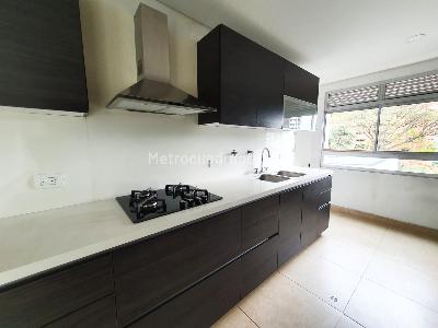 Apartamento de 3 alcobas en venta en Las Lomas, Medellín, 138 m² · foto 6 de 16