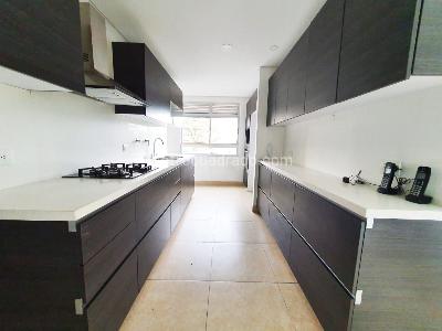 Apartamento de 3 alcobas en venta en Las Lomas, Medellín, 138 m² · foto 7 de 16
