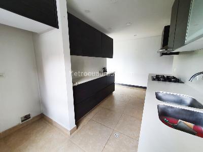 Apartamento de 3 alcobas en venta en Las Lomas, Medellín, 138 m² · foto 8 de 16