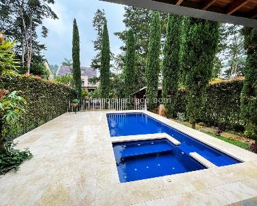 Casa de 3 alcobas en venta en El Poblado, Medellín, 310 m² · foto 12 de 15