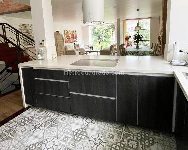 Casa de 3 alcobas en venta en El Poblado, Medellín, 310 m² · foto 2 de 15