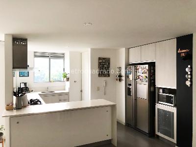 Apartamento en arriendo en El Poblado, Medellín · foto 4 de 13