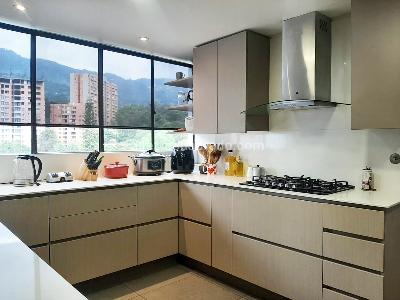 Apartamento de 3 alcobas en venta en El Poblado, Medellín, 240 m² · foto 8 de 18