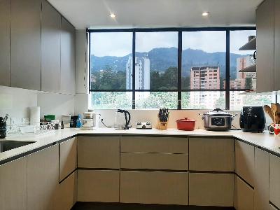 Apartamento de 3 alcobas en venta en El Poblado, Medellín, 240 m² · foto 9 de 18