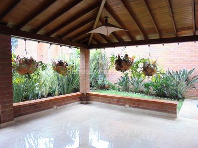 Casa de 4 alcobas en venta en El Poblado, Medellín, 300 m² · foto 13 de 17
