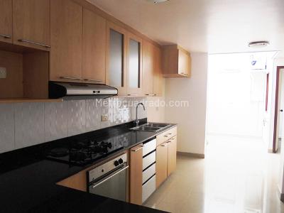Casa de 4 alcobas en venta en El Poblado, Medellín, 300 m² · foto 3 de 17