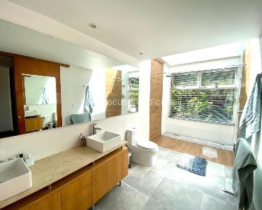 Casa de 3 alcobas en venta en El Poblado, Medellín, 420 m² · foto 11 de 14